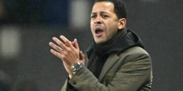 Chelsea shkarkon trajnerin Liam Rosenior pas tre muajsh në drejtim