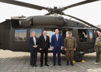 Whitaker në Kuçovë: Shqipëria, pikë e rëndësishme logjistike për NATO-n