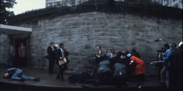 Sulmi me armë në darkën e Trump për gazetarët ndodhi në të njëjtin vend ku Ronald Reagan u qëllua 45 vite më parë