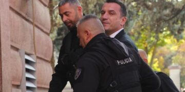 Erion Veliaj lë paraburgimin, kontroll mjekësor në një spital privat