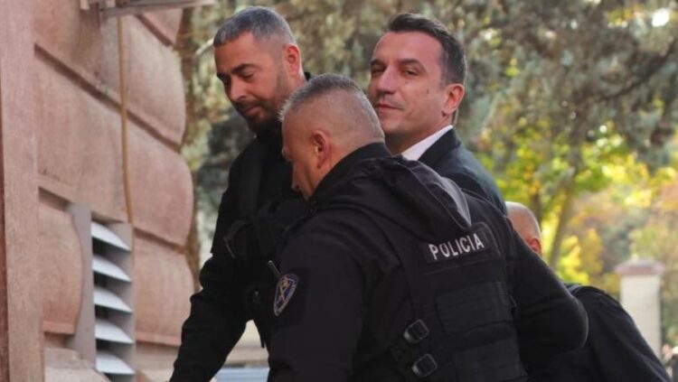 Erion Veliaj lë paraburgimin, kontroll mjekësor në një spital privat