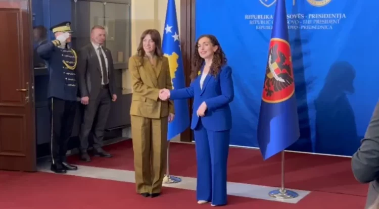 Osmanit i përfundoi mandati, VV merr në dorëzim Presidencën e Kosovës