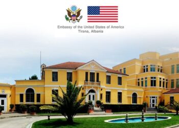 Alarmi i Ambasadës amerikane në Tiranë: Grupet e lidhura me Iranin mund të shënjestrojnë amerikanët ose opozitën iraniane në Shqipëri
