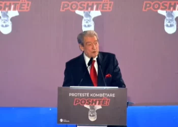 “Seriali më gjigant i protestave”/ Sali Berisha nga foltorja: Jemi shpresa e vetme