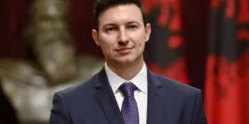 Protesta e studentëve për shqipen në RMV, ambasadori: Institucionet t’u përgjigjen kërkesave të tyre