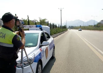 Mesazhi “keni marrë gjobë” po qarkullon/ Policia jep alarmin: Mos hapni linket