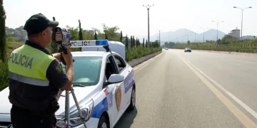 Mesazhi “keni marrë gjobë” po qarkullon/ Policia jep alarmin: Mos hapni linket