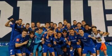 Festë e çmendur, futbollisti i Kombëtares shqiptare feston titullin kampion