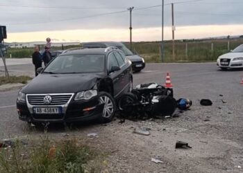 Aksident tek “Pushimi i shoferit”, motoçiklisti përplaset nga një veturë, në gjendje kritike për jetën