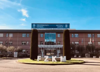 Itali/ Skandali me studentët e Mjekësisë, 220 refuzojnë Tiranën: “Nuk e dinim që ishte në Shqipëri”