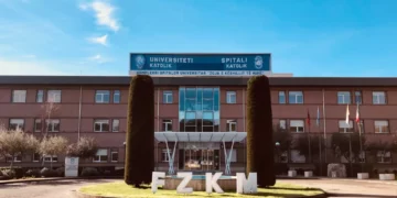 Itali/ Skandali me studentët e Mjekësisë, 220 refuzojnë Tiranën: “Nuk e dinim që ishte në Shqipëri”