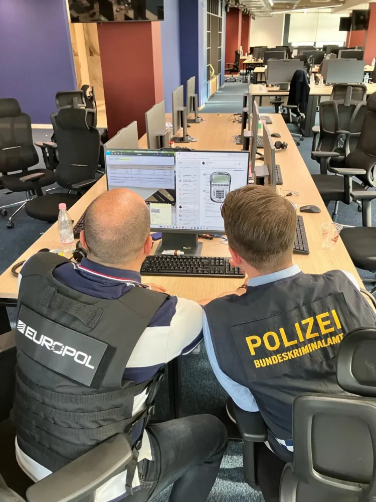 EUROPOL zbardh operacionin në Tiranë, pamje tronditëse: 900 mijë euro në qese