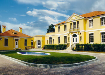 Ambasada Amerikane në Tiranë njofton shtrëngimin e masave për dhënien e vizave: Preken ata që…