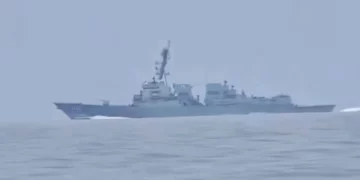 Momenti kur marina e Iranit kërcënon destrojerin e SHBA që po futej në Ngushticën e Hormuzit: Ndryshoni kurs ose do hapim zjarr