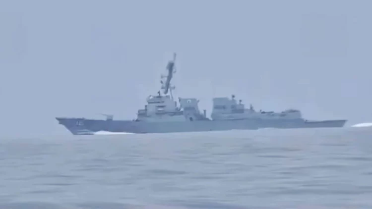 Momenti kur marina e Iranit kërcënon destrojerin e SHBA që po futej në Ngushticën e Hormuzit: Ndryshoni kurs ose do hapim zjarr