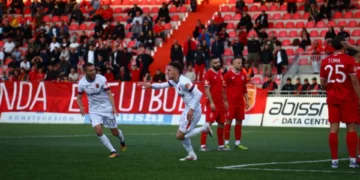 Heshtje në “Arenën e Demave”, Vllaznia e mposht Partizanin dhe ruan kreun