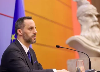 Paralajmërimi i Ambasadës së SHBA-së, ministri i Ramës rregullon gjuhën: Policia ka shtuar masat e sigurisë