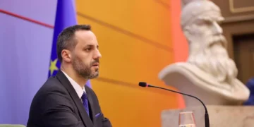 Paralajmërimi i Ambasadës së SHBA-së, ministri i Ramës rregullon gjuhën: Policia ka shtuar masat e sigurisë