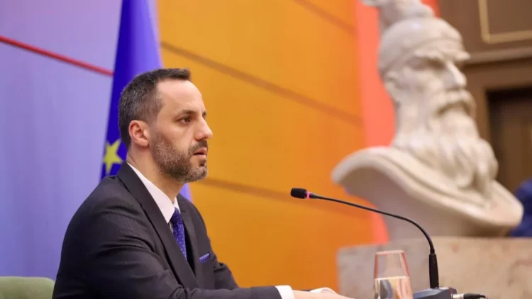 Paralajmërimi i Ambasadës së SHBA-së, ministri i Ramës rregullon gjuhën: Policia ka shtuar masat e sigurisë