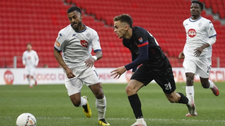 Dy penallti, karton i kuq dhe gol i minutave të fundit, Dinamo-Vllaznia pa fitues