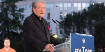 “Protestuesit po torturohen në burg”, Sali Berisha kërkon lirimin urgjent