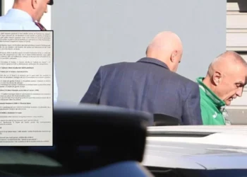 Ilir Meta paraqet kërkesën: Mos më mbani në kafaz xhami gjatë seancës gjyqësore