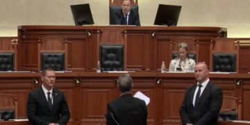 Tension në Kuvend, Boçi përjashtohet nga seanca, PD dhe PL largohen nga salla