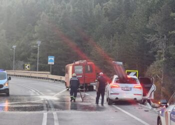 Aksident pranë tunelit të Llogarasë, mjeti përplaset me barrierat metalike, lëndohet drejtuesi 22-vjeçar (EMRI)