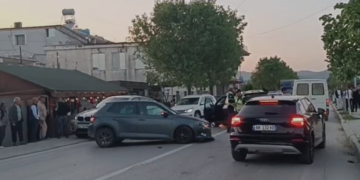 Automjetet përplasen kokë më kokë në Fier, një i plagosur
