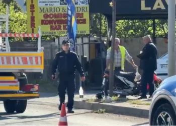 Lezhë–Milot, aksident mes kamionçinës dhe motorit, i plagosuri në spital