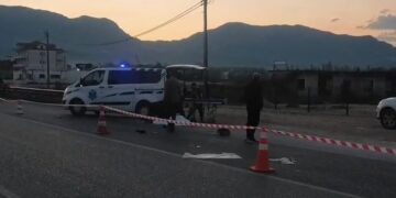 Aksident i rëndë në aksin Fushë Krujë-Vorë, humb jetën një këmbësore