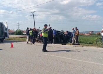 Aksident në aksin Çermë–Lushnjë! Përplasen 3 automjete, një nga drejtuesit mbetet i bllokuar në mjet