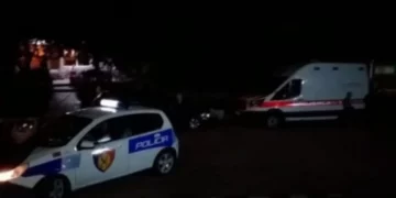 Policia jep detaje: 30-vjeçari u plagos rëndë me armë, humbi jetën rrugës për në spital/ Autori në arrati, mbetet i plagosur vëllai i tij