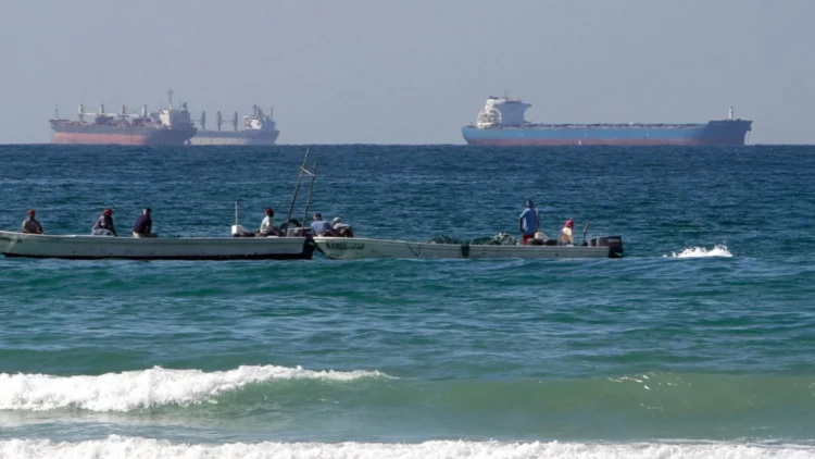 Kthehet në normalitet trafiku detar në Gjirin Persik, 20 anije përshkojnë pa probleme Ngushticën e Hormuzit