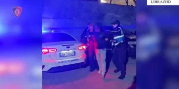 Përndiqte një grua dhe tentoi ta merrte me forcë në makinë, arrestohet 32-vjeçari