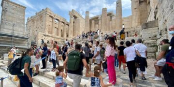 Kryebashkiaku i Athinës shprehet kundër turizmit masiv: Qyteti nuk mund të funksionojë si një hotel gjigant