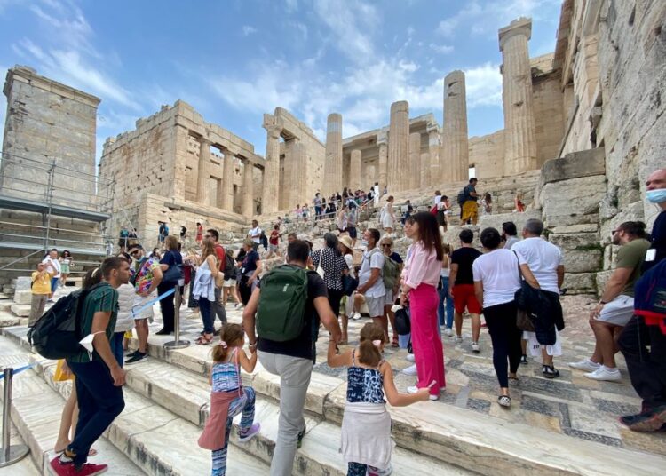 Kryebashkiaku i Athinës shprehet kundër turizmit masiv: Qyteti nuk mund të funksionojë si një hotel gjigant