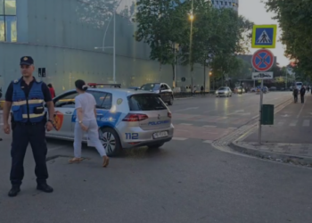 LAJM I FUNDIT/ Alarm për bombë, evakuohet qendra tregtare “Toptani”