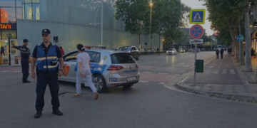 LAJM I FUNDIT/ Alarm për bombë, evakuohet qendra tregtare “Toptani”