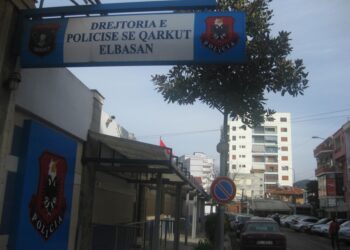 Vodhën makinën e firmës së ndërtimit në Elbasan dhe u arratisën, në kërkim katër punëtorët e huaj
