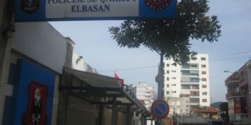 Vodhën makinën e firmës së ndërtimit në Elbasan dhe u arratisën, në kërkim katër punëtorët e huaj