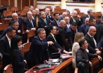 “Do të rrjep si kec”/ Sekretariati i Etikës përjashton me 20 ditë Nokën, ndëshkohet edhe Hoti