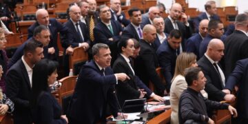 “Do të rrjep si kec”/ Sekretariati i Etikës përjashton me 20 ditë Nokën, ndëshkohet edhe Hoti