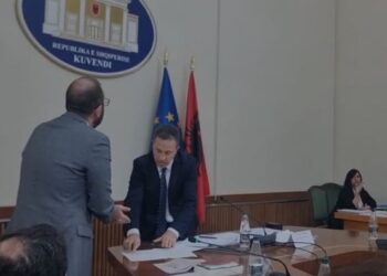 Kërkuan Komisione hetimore për ARRSH-në dhe AKSHI-n, PS rrëzon dy kërkesat e opozitës