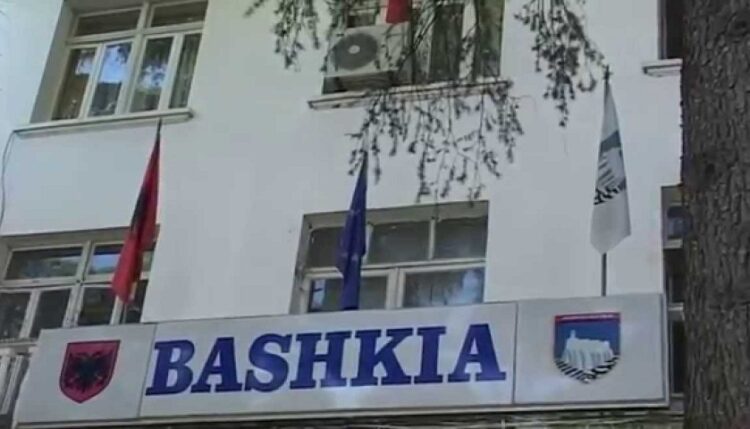 Bashkia Gjirokastër kallëzon autorin e lajmit për HIV/AIDS, vjen reagimi i tij