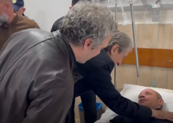 Berisha viziton protestuesin e lënduar: U trajtua shtazërisht në qeli nga banditët me uniformë..