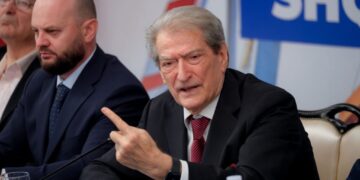 “Me Ramën vendi po largohet me shpejtësi nga BE”/ Berisha: Pritet një breshëri kushtesh të reja për integrimin