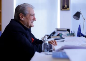 Berisha: Rama po grabit 4 miliardë euro me portin e Durrësit, plus 1 miliard gjobë ndaj shqiptarëve për portin e ri