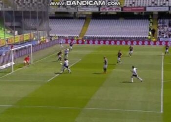 VIDEO/ Shpendi krijon panik në mbrojtje, Çezena përfiton nga autogoli
