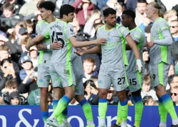 Manchester City hedh tutje Chelsean në Londër dhe kërcënon Arsenalin